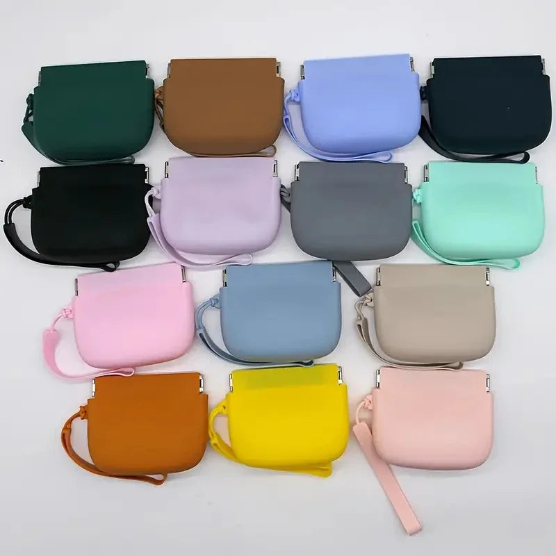 Silicone Dog Treat Pouch – Waterproof Portable Snack Bag with Secure Lock